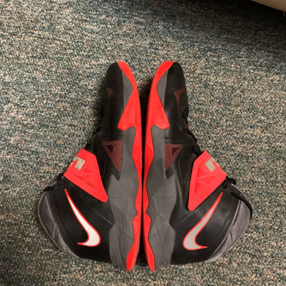 Lebron soldier basketball shoes size 11